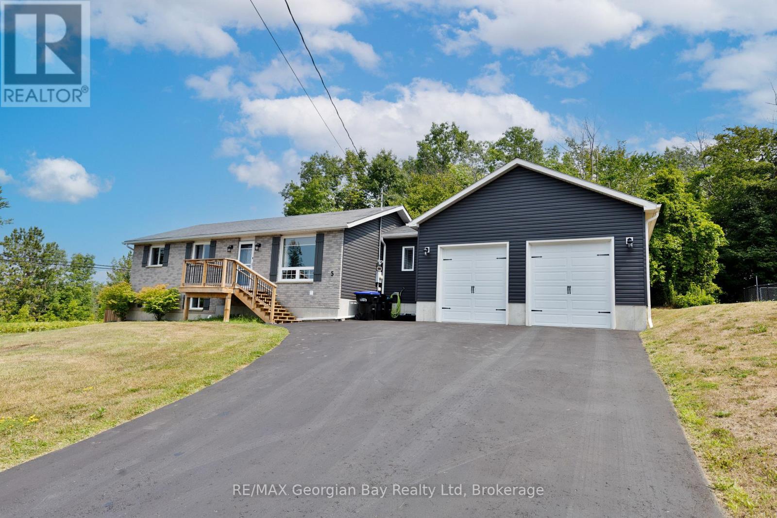 5 Easton Avenue, Tay (Port Mcnicoll), Ontario  L0K 1R0 - Photo 2 - S13233020
