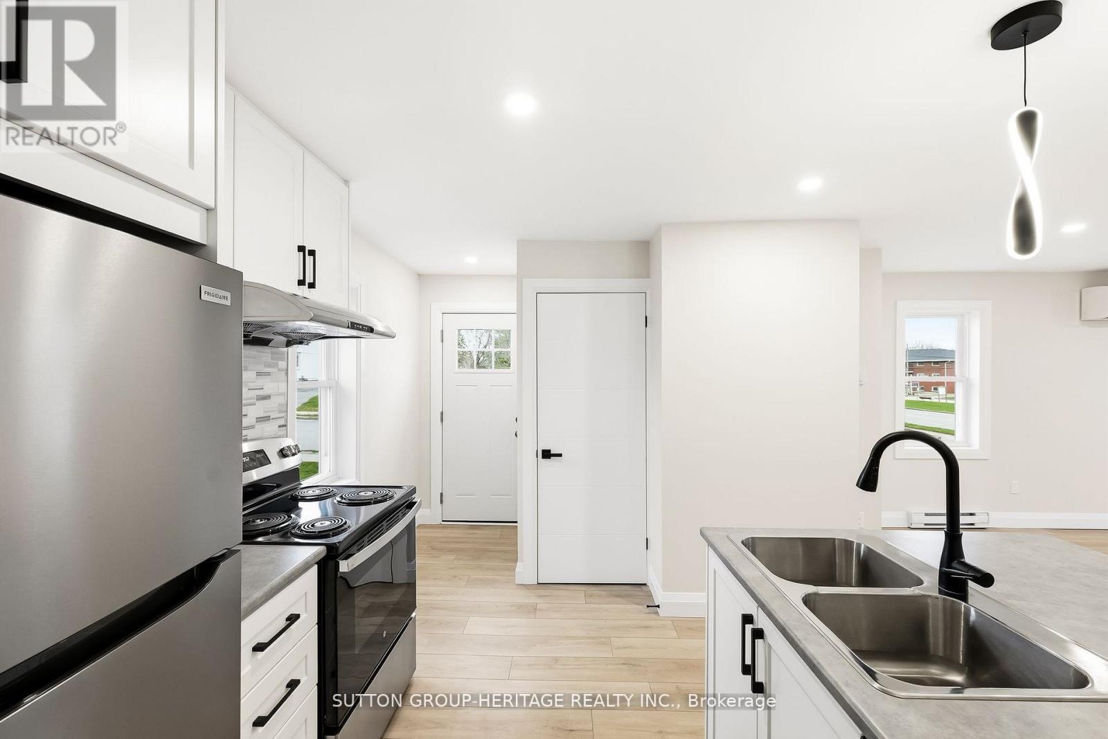Upper - 164 Dixon Drive, Quinte West, Ontario  K8V 1X2 - Photo 10 - X13232562