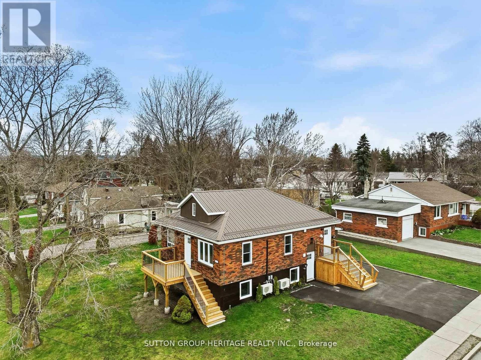 Upper - 164 Dixon Drive, Quinte West, Ontario  K8V 1X2 - Photo 2 - X13232562