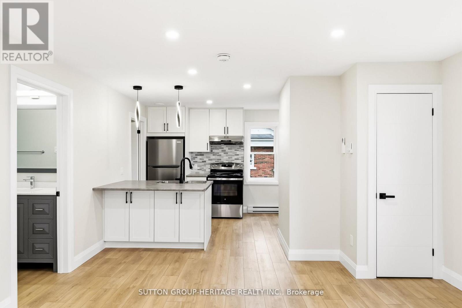 Upper - 164 Dixon Drive, Quinte West, Ontario  K8V 1X2 - Photo 9 - X13232562