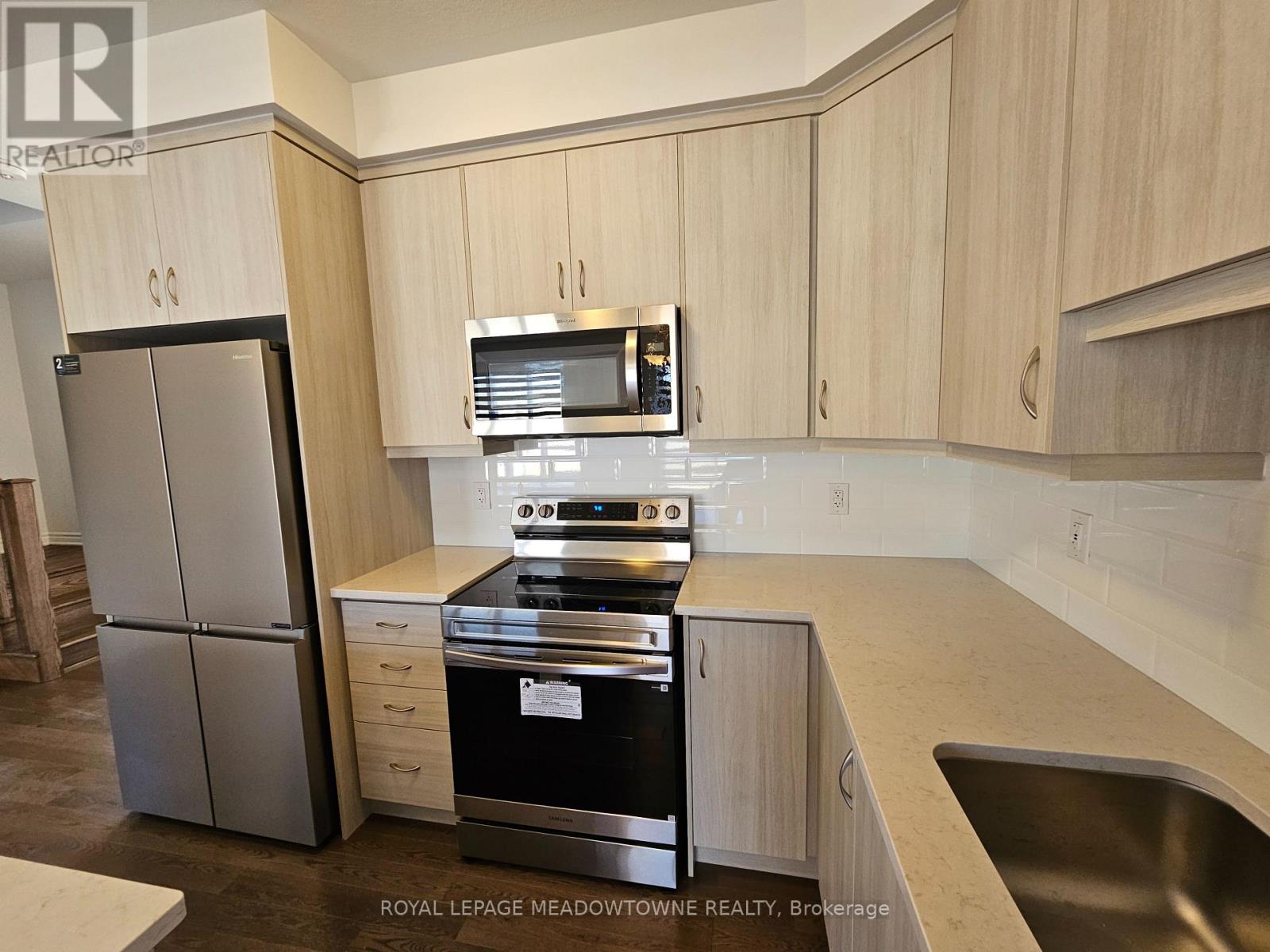 879 Amand Drive, Kitchener, Ontario  N2R 0V6 - Photo 7 - X13232586