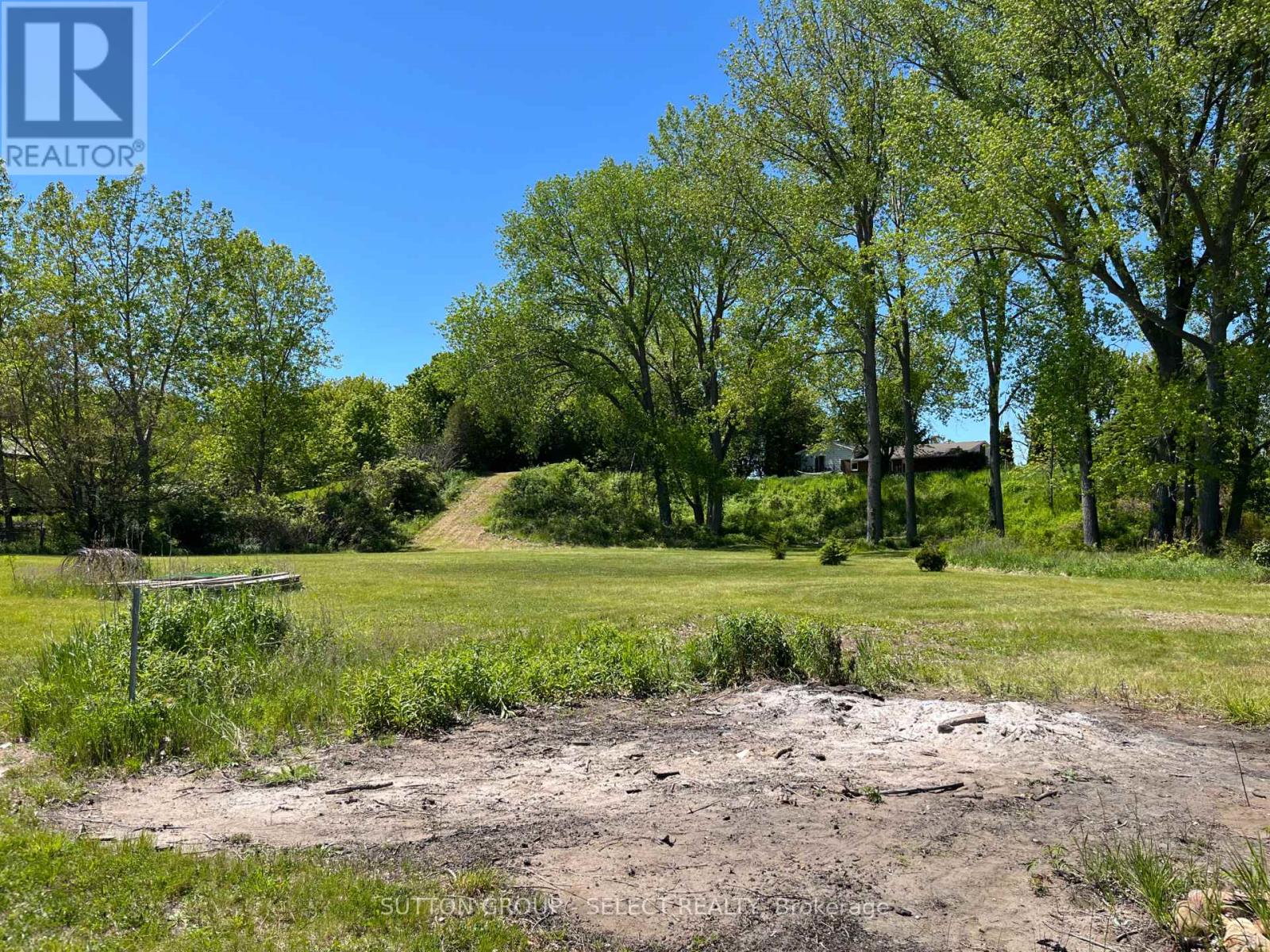 7504 Talbot Trail, Chatham-Kent, Ontario  N0P 1A0 - Photo 9 - X13228360
