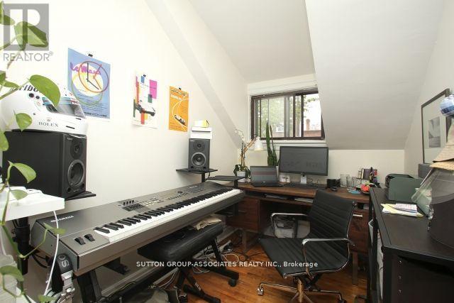 2nd Fl. - 738 Shaw Street, Toronto, Ontario  M6G 3L7 - Photo 11 - C13233016