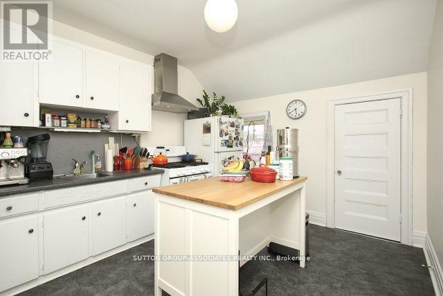 2nd Fl. - 738 Shaw Street, Toronto, Ontario  M6G 3L7 - Photo 7 - C13233016