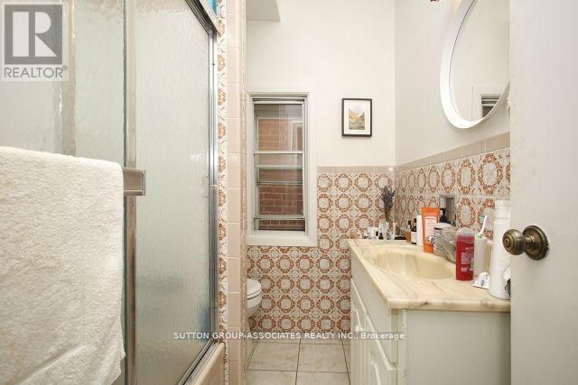 2nd Fl. - 738 Shaw Street, Toronto, Ontario  M6G 3L7 - Photo 9 - C13233016