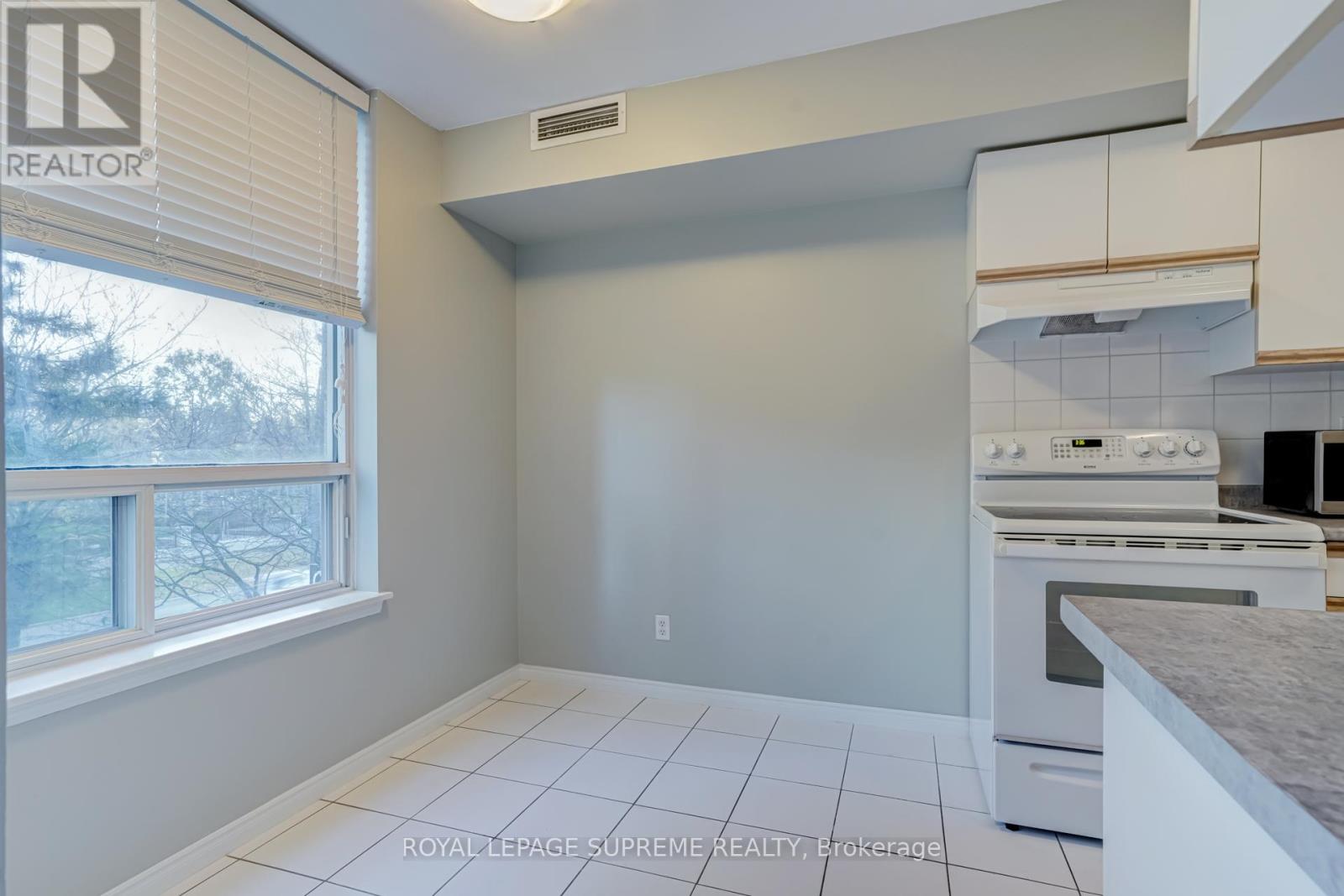 210 - 35 Empress Avenue, Toronto, Ontario  M2N 6T3 - Photo 13 - C13233070