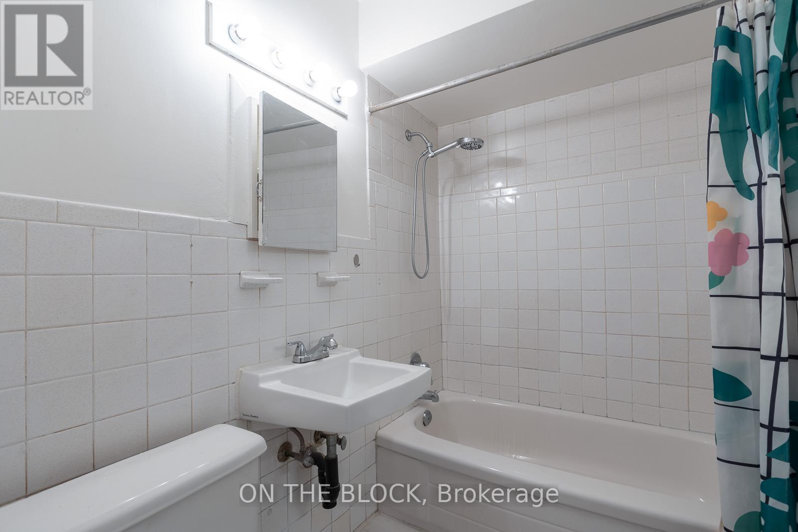 2 - 883 St Clair Avenue W, Toronto, Ontario  M6C 1C4 - Photo 10 - C13233076