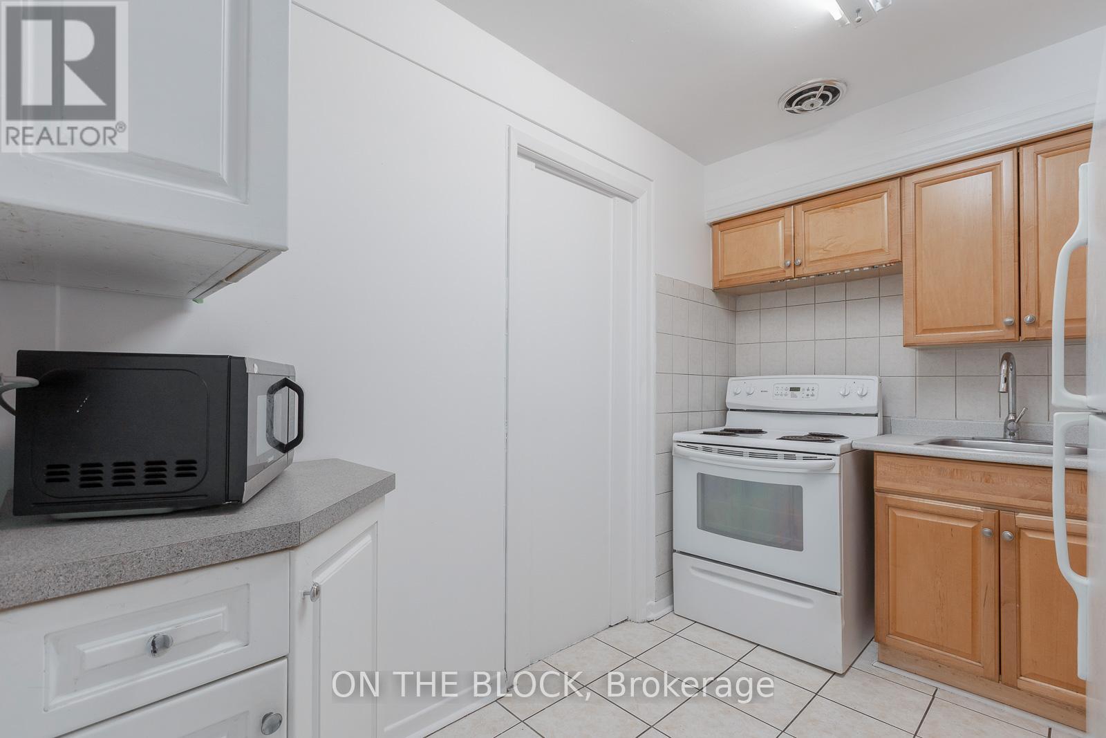 2 - 883 St Clair Avenue W, Toronto, Ontario  M6C 1C4 - Photo 7 - C13233076