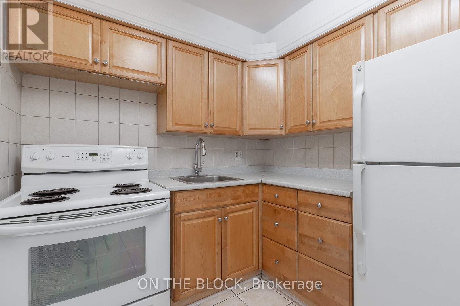 2 - 883 St Clair Avenue W, Toronto, Ontario  M6C 1C4 - Photo 8 - C13233076