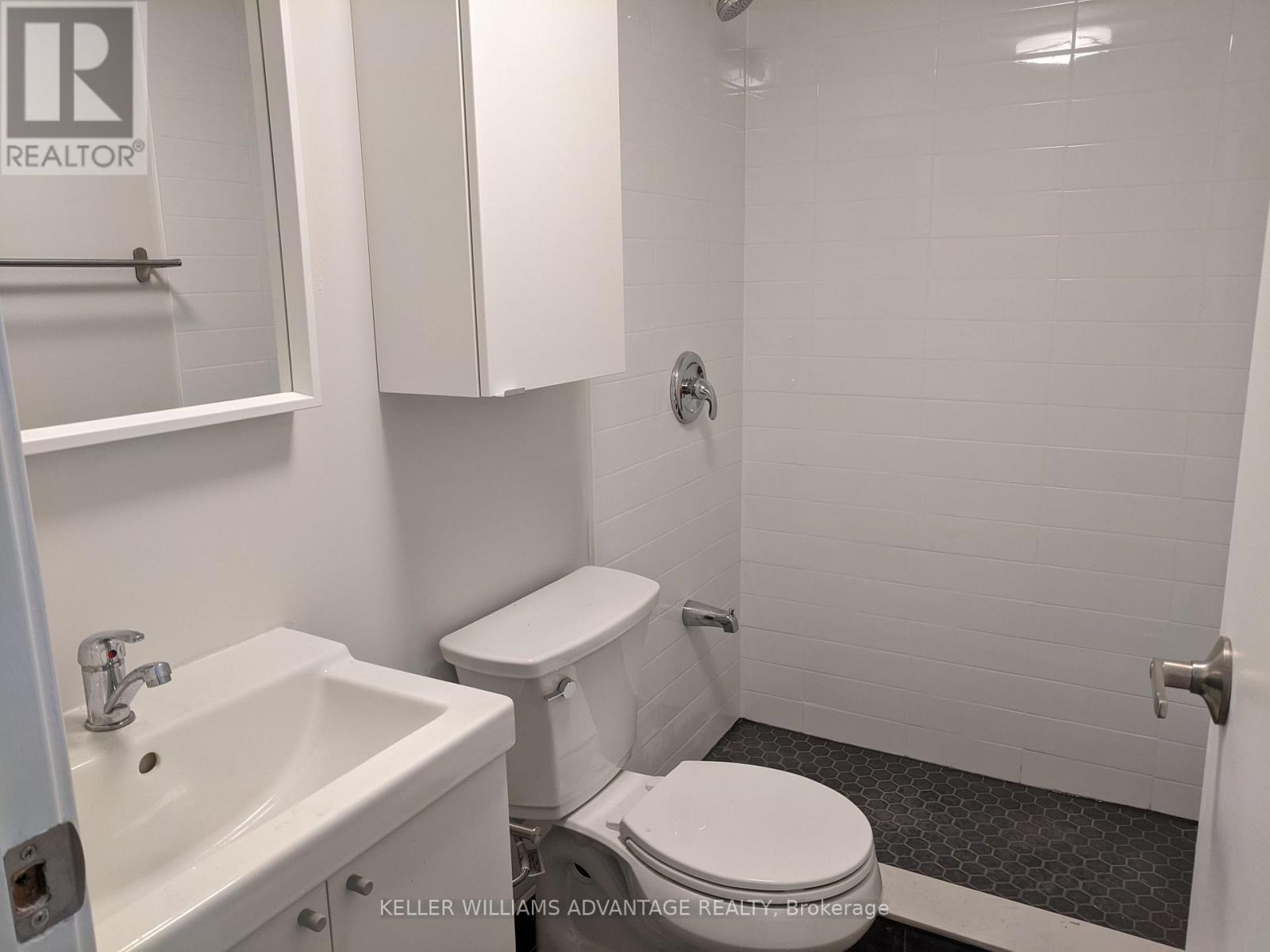 Lower - 119 Coxwell Avenue, Toronto, Ontario  M4L 3B3 - Photo 6 - E13232718