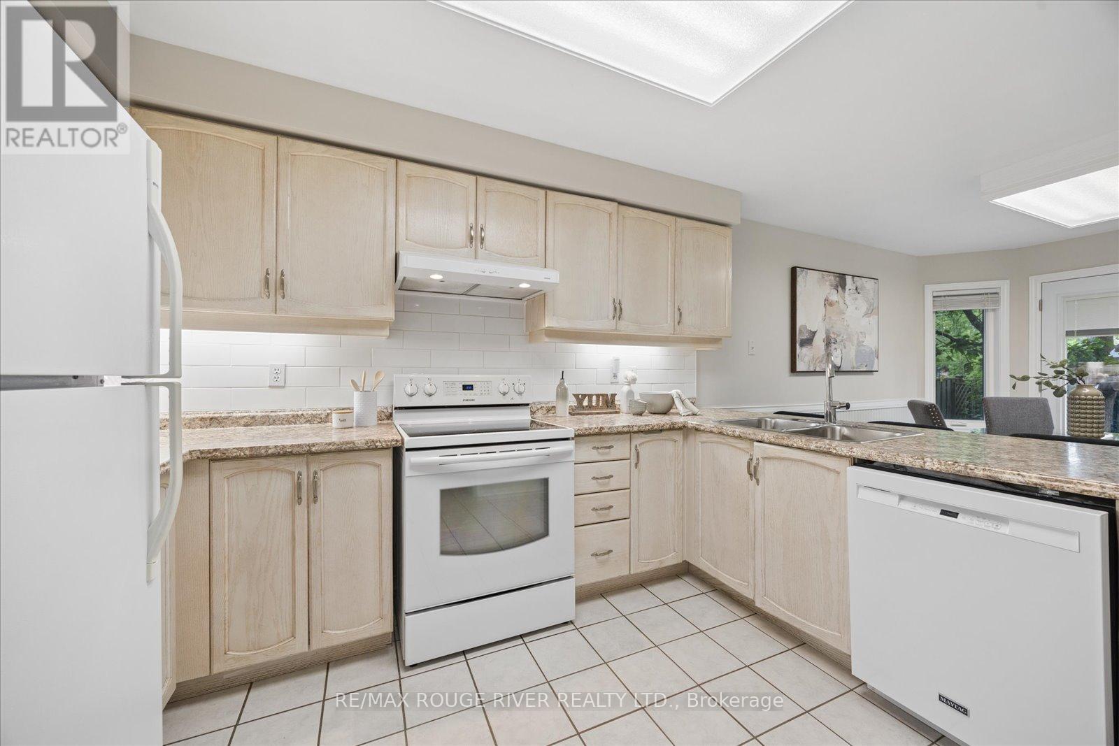33 Shore Avenue, Whitby, Ontario  L1R 2L7 - Photo 8 - E13232748