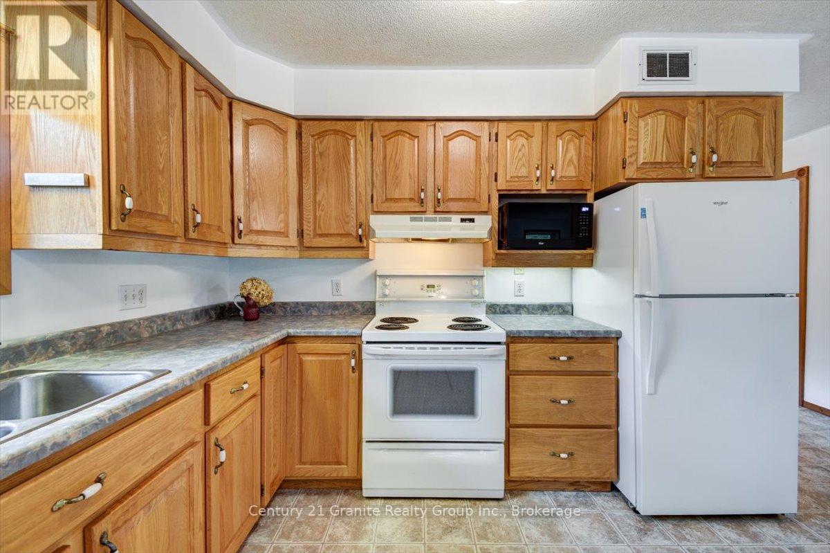66 Hastings Street S, Bancroft, Ontario  K0L 1C0 - Photo 7 - X13233184