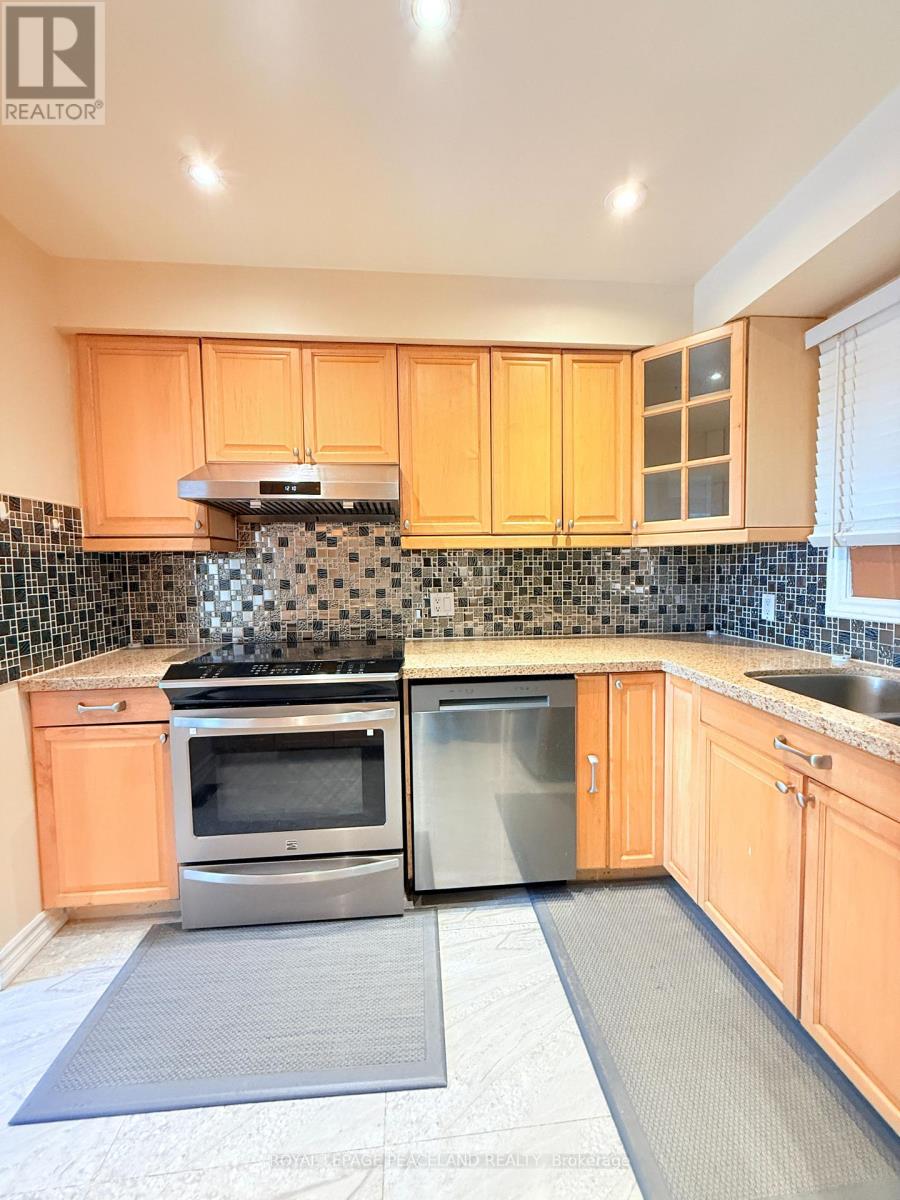 16 Madsen Crescent, Markham, Ontario  L3R 4P3 - Photo 2 - N13232732