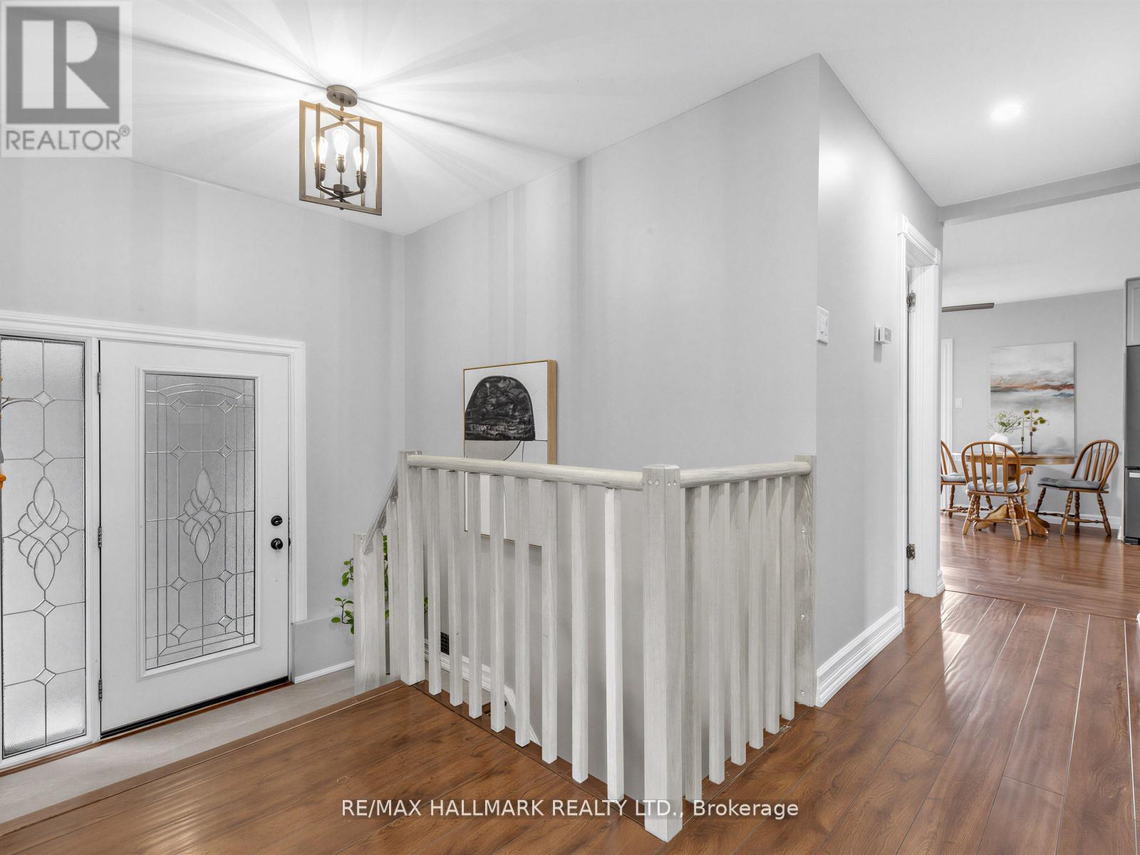 21 Pleasant Avenue, East Gwillimbury, Ontario  L9N 1A1 - Photo 4 - N13232820