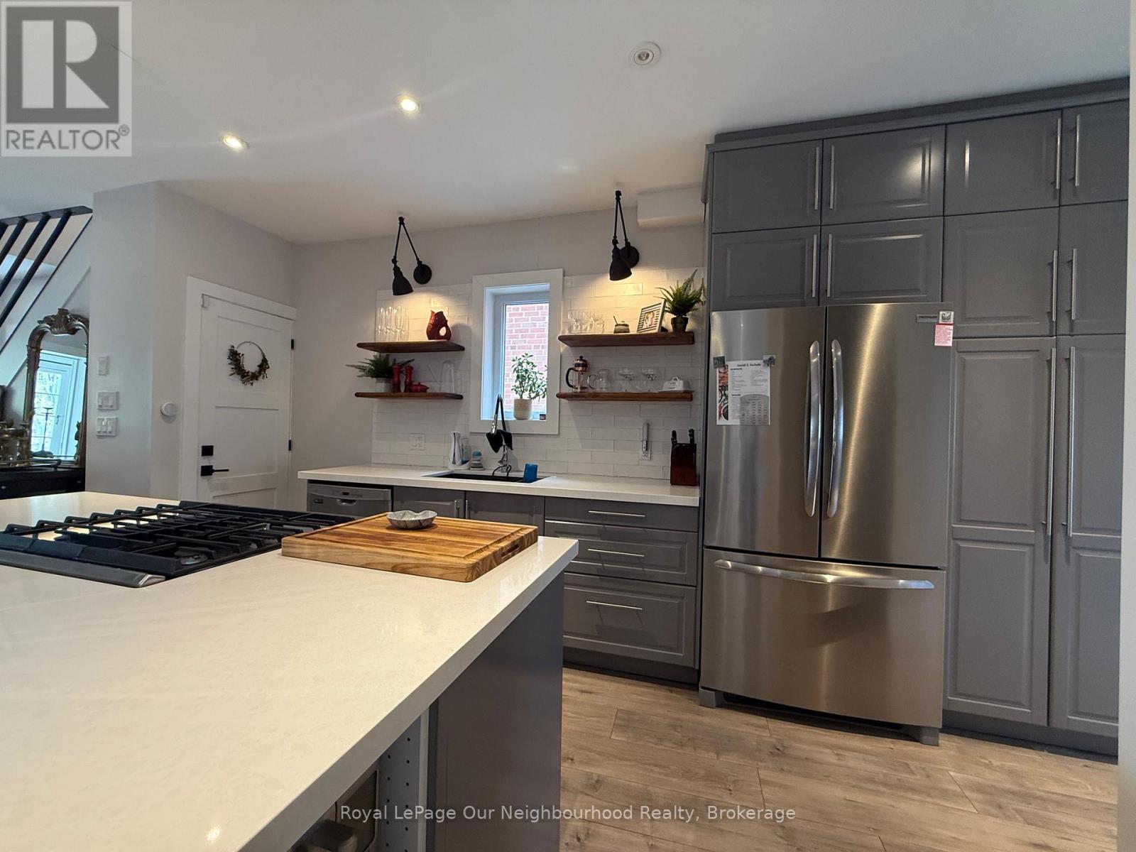 Upper - 48 Albani Street, Toronto, Ontario  M8V 1X2 - Photo 1 - W13233250