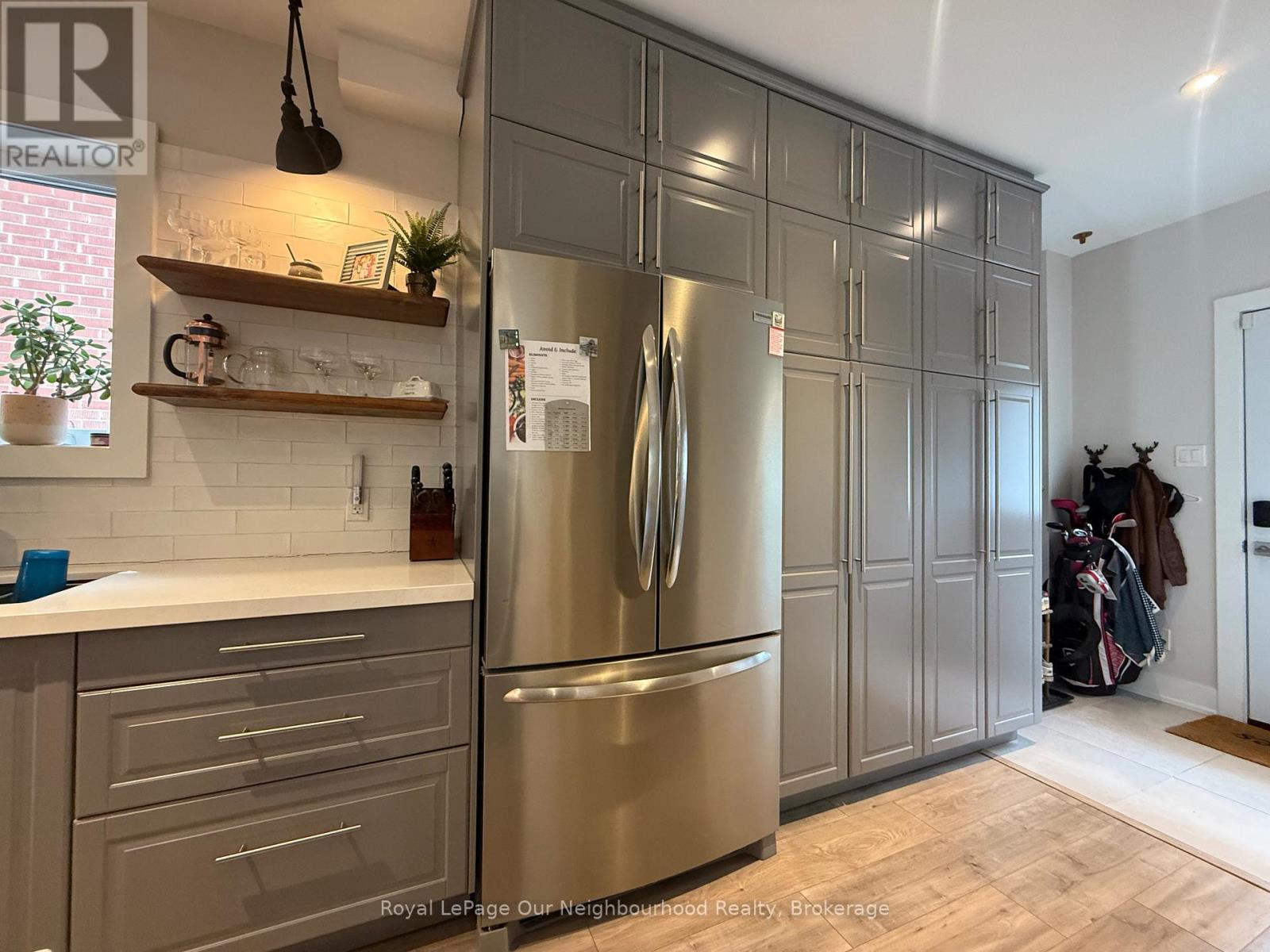 Upper - 48 Albani Street, Toronto, Ontario  M8V 1X2 - Photo 2 - W13233250