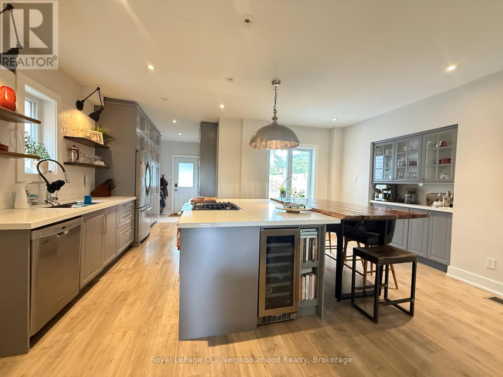 Upper - 48 Albani Street, Toronto, Ontario  M8V 1X2 - Photo 4 - W13233250