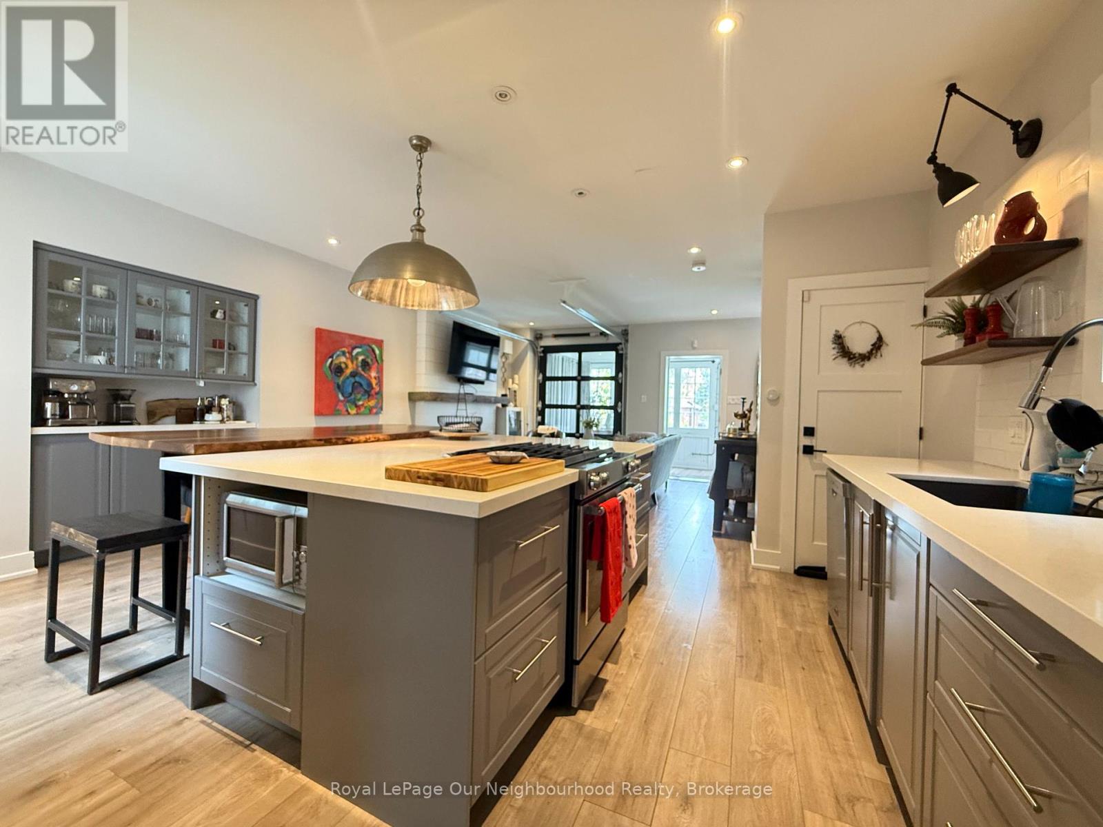 Upper - 48 Albani Street, Toronto, Ontario  M8V 1X2 - Photo 5 - W13233250