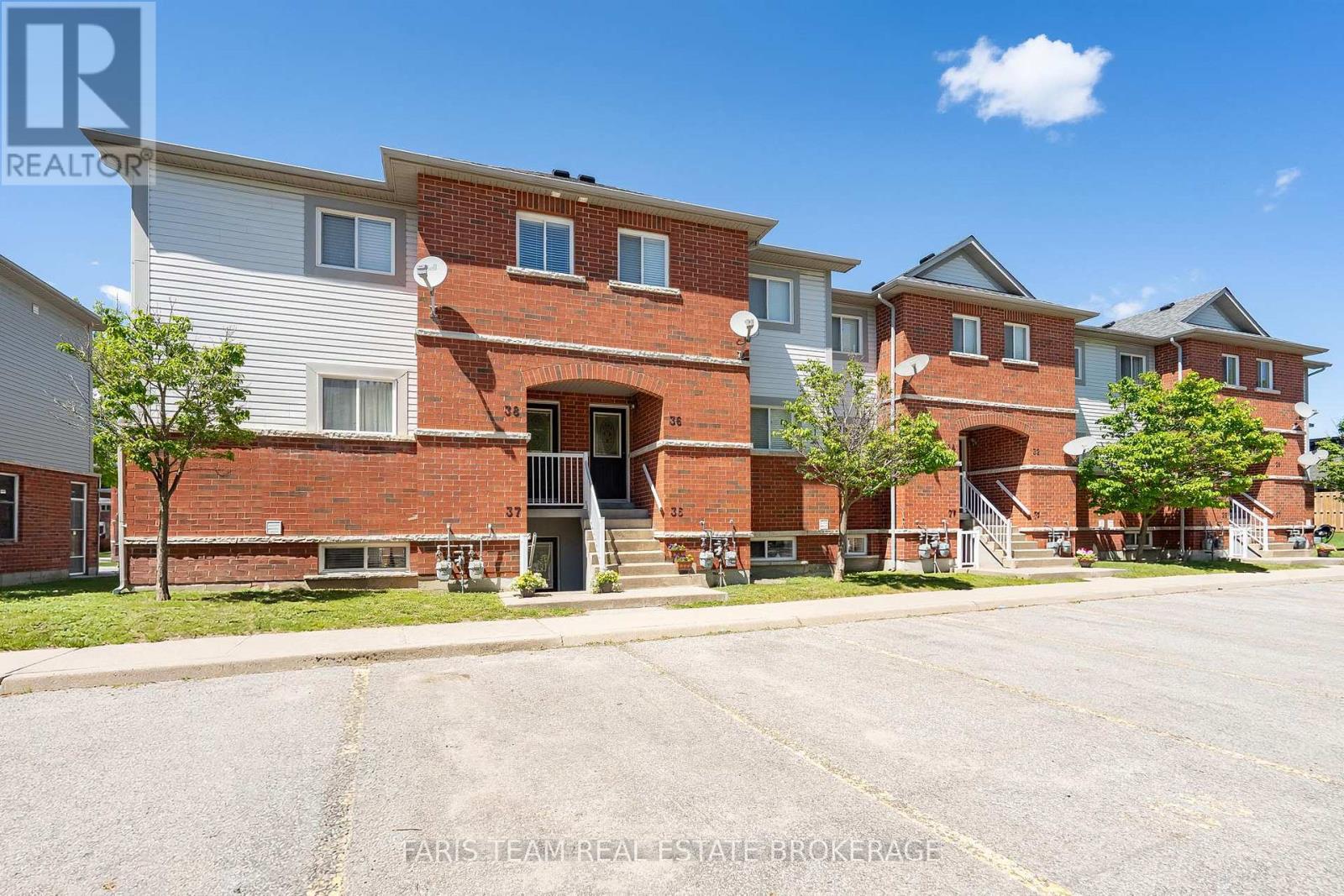 37 - 241 FERNDALE DRIVE S, Barrie, Ontario