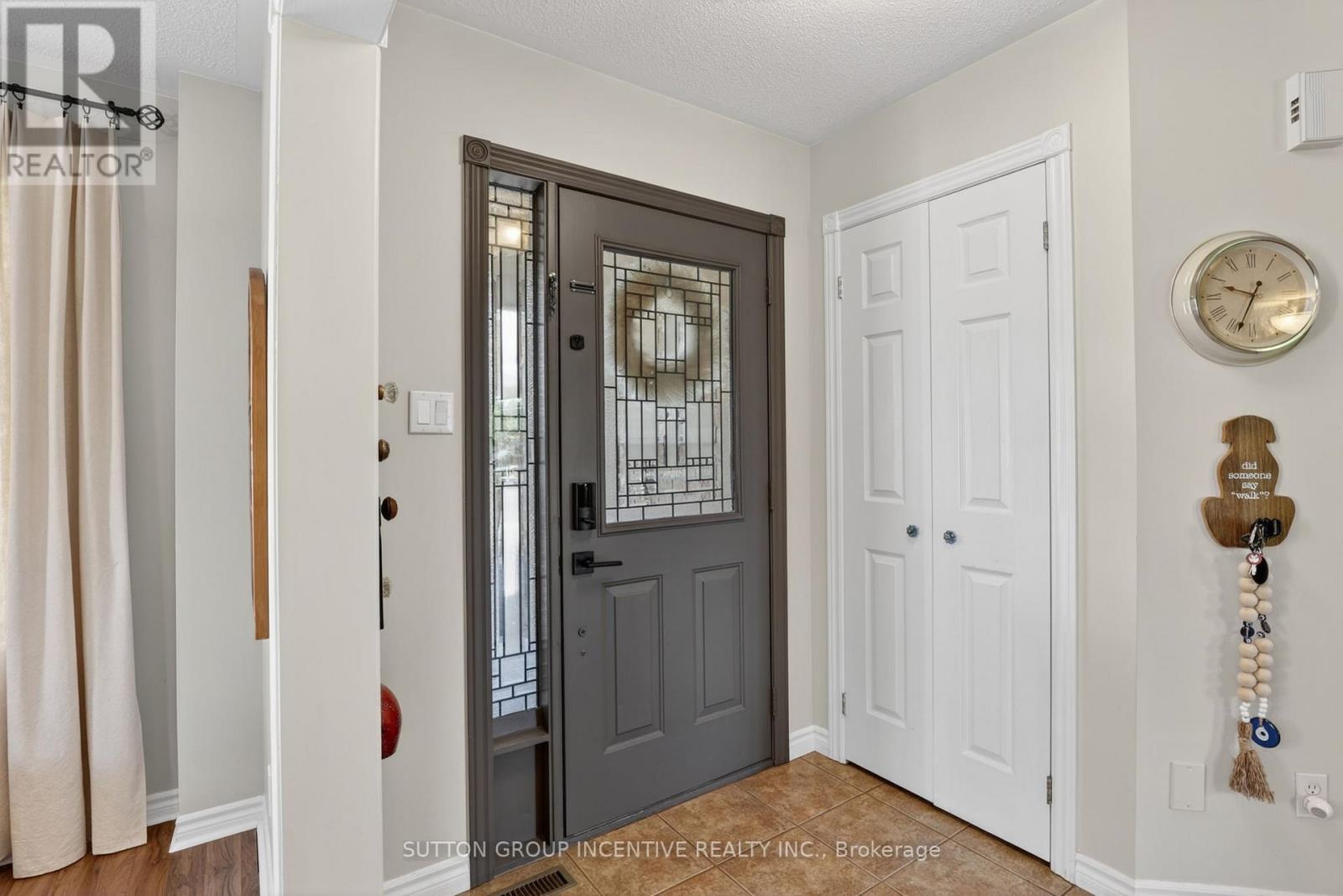 255 Pringle Drive, Barrie, Ontario  L4N 0P4 - Photo 4 - S13233182