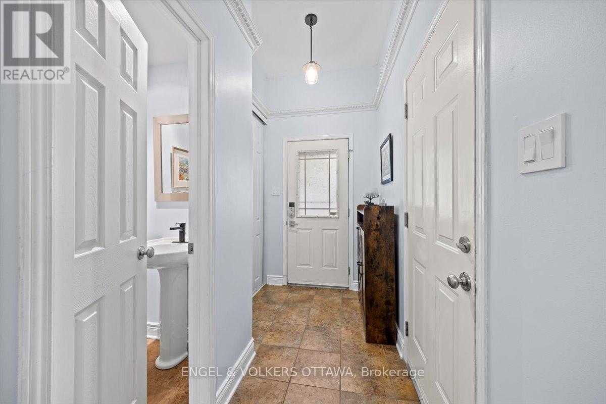 319 Hillsboro Private, Ottawa, Ontario  K2M 3B2 - Photo 3 - X13233196