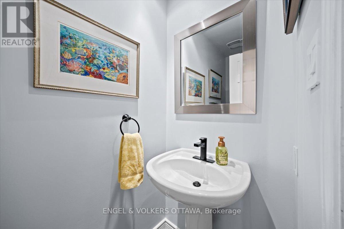 319 Hillsboro Private, Ottawa, Ontario  K2M 3B2 - Photo 4 - X13233196