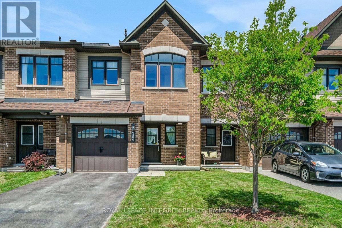 352 Axis Way, Ottawa, Ontario  K1W 0J9 - Photo 1 - X13233466