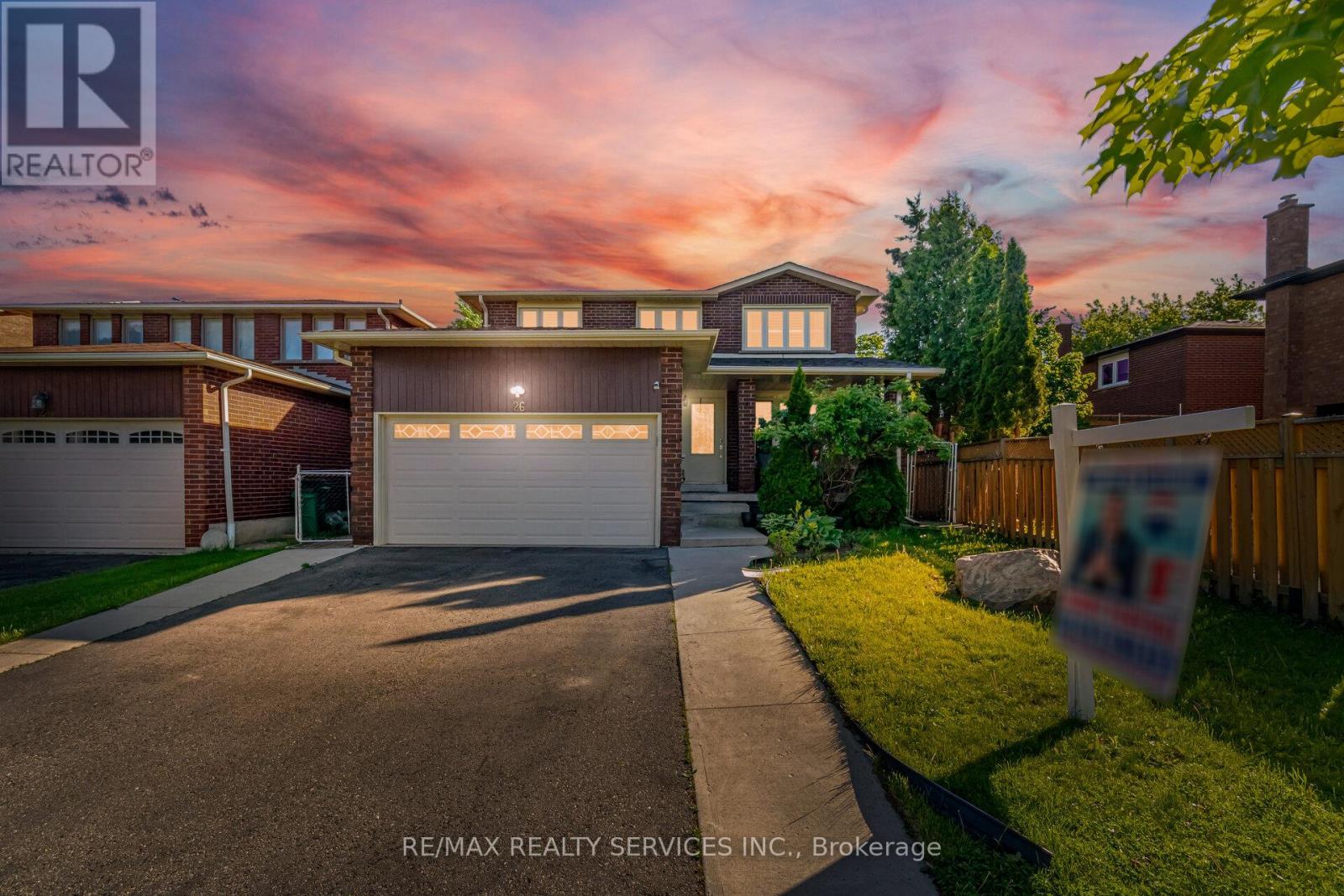 26 Sunforest Drive, Brampton, Ontario  L6Z 2Z1 - Photo 2 - W13232760