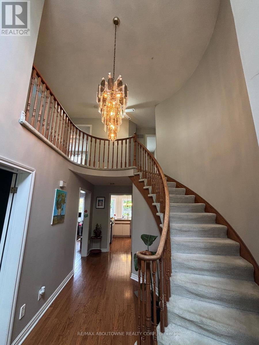 Main - 1284 Creekside Drive, Oakville, Ontario  L6H 4Y5 - Photo 3 - W13232874