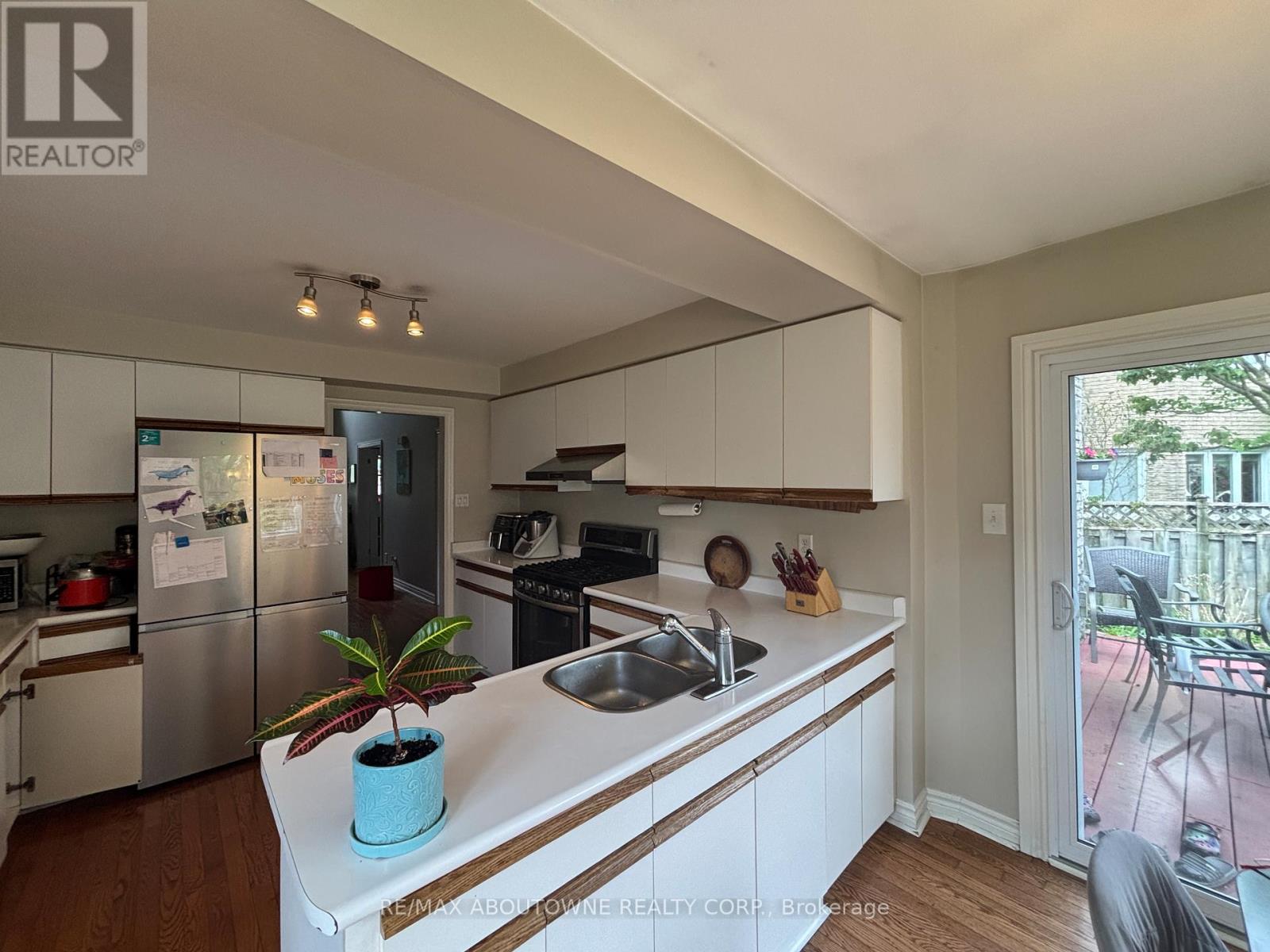 Main - 1284 Creekside Drive, Oakville, Ontario  L6H 4Y5 - Photo 4 - W13232874