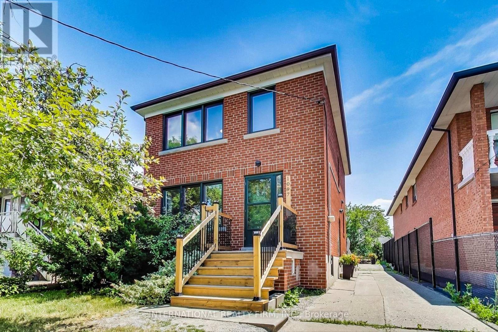 1097 GLENGROVE AVENUE, Toronto, Ontario