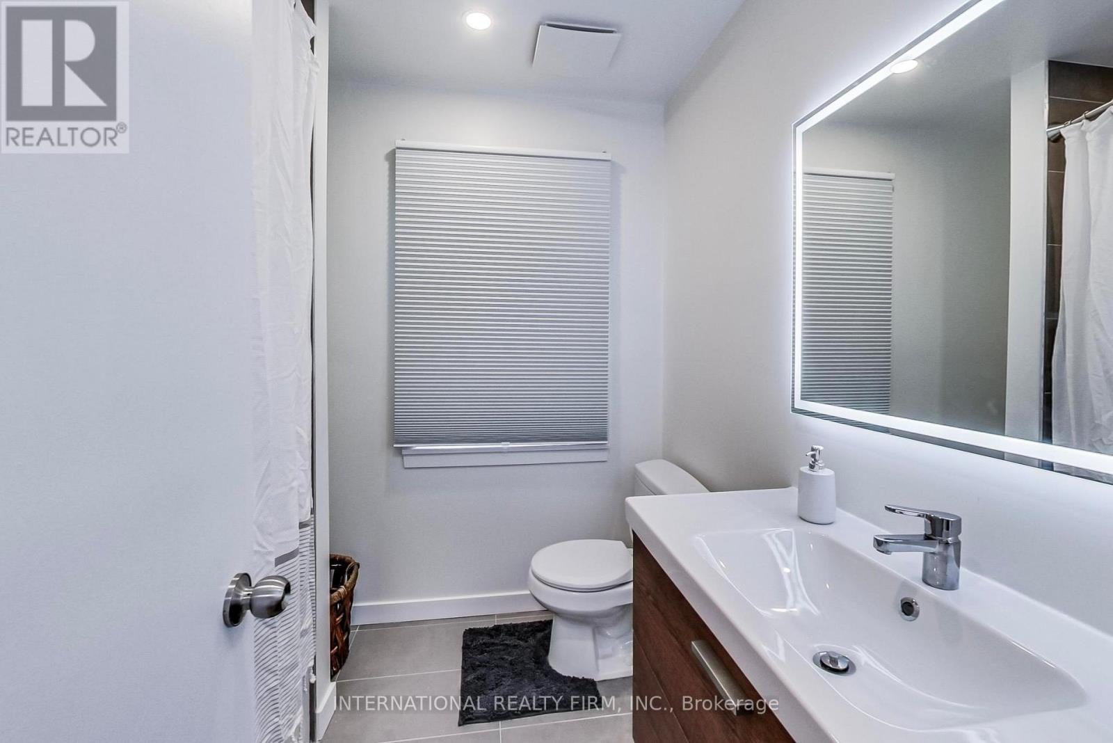 1097 Glengrove Avenue, Toronto, Ontario  M6B 2K3 - Photo 15 - W13233044