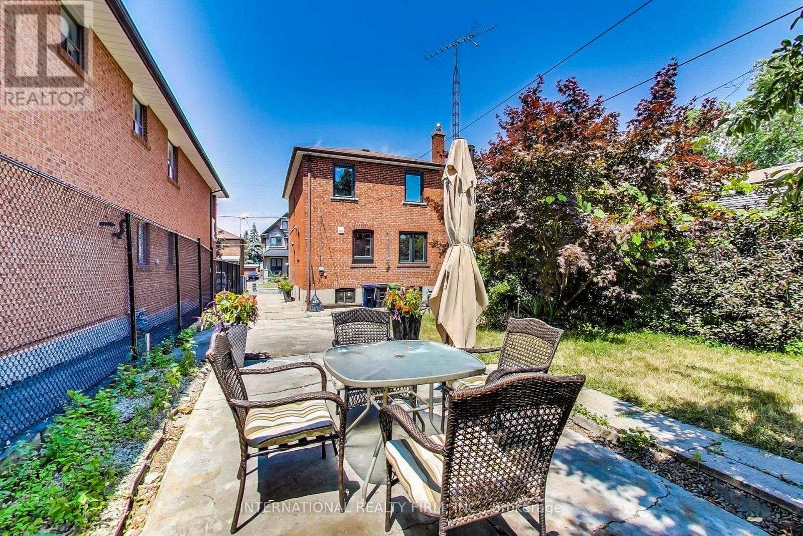 1097 Glengrove Avenue, Toronto, Ontario  M6B 2K3 - Photo 23 - W13233044