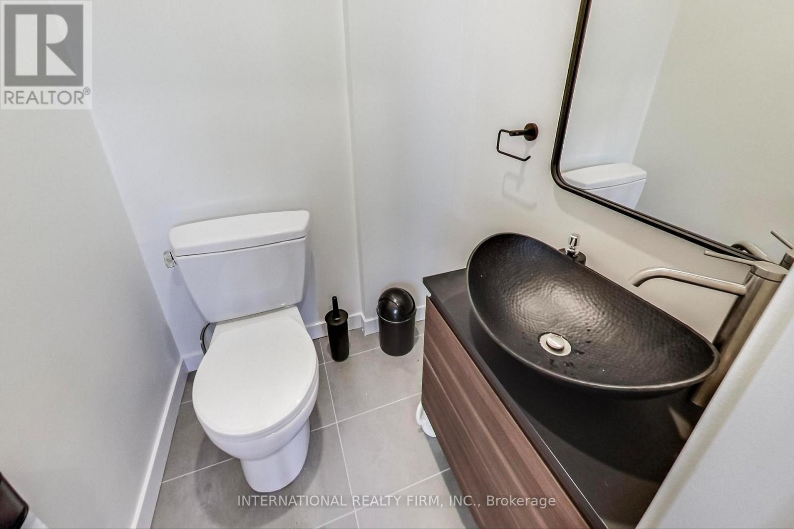1097 Glengrove Avenue, Toronto, Ontario  M6B 2K3 - Photo 9 - W13233044