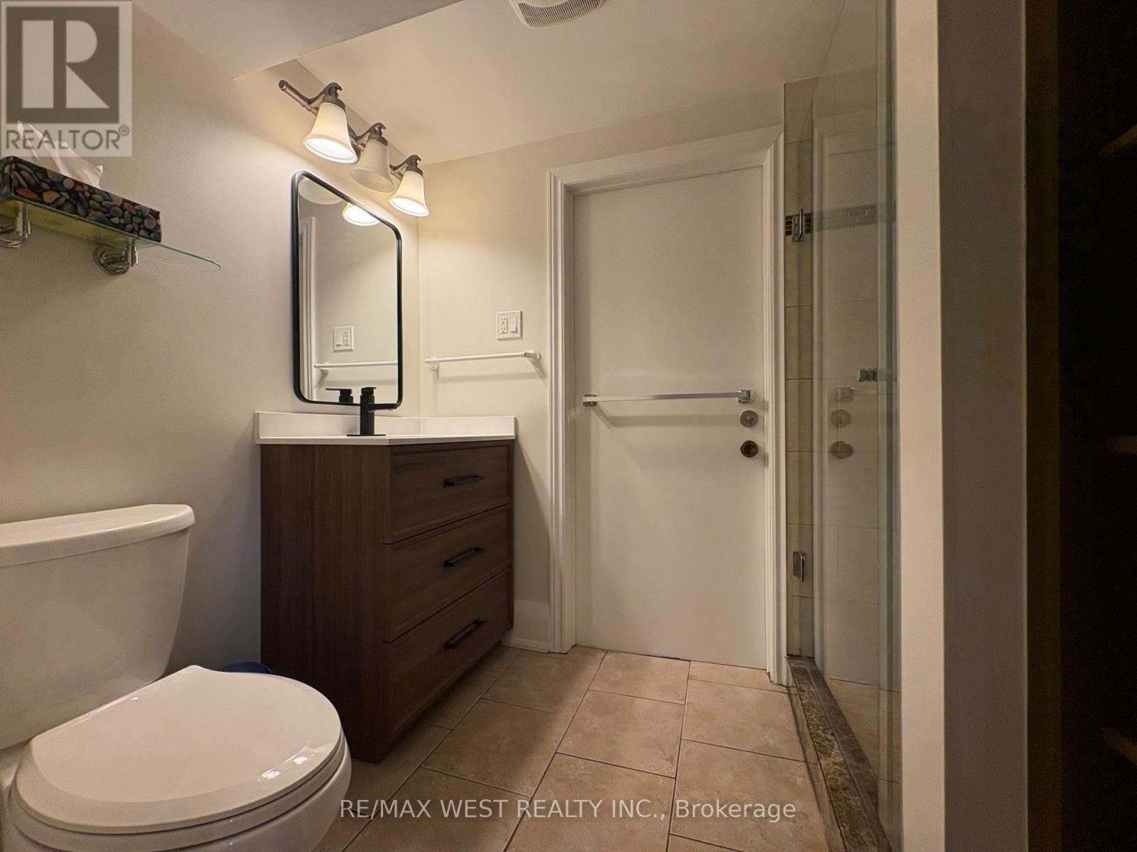 Lower Level - 32 Harrow Drive, Toronto, Ontario  M6M 2X3 - Photo 11 - W13233124