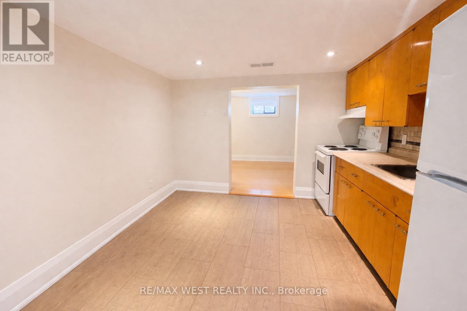 Lower Level - 32 Harrow Drive, Toronto, Ontario  M6M 2X3 - Photo 6 - W13233124