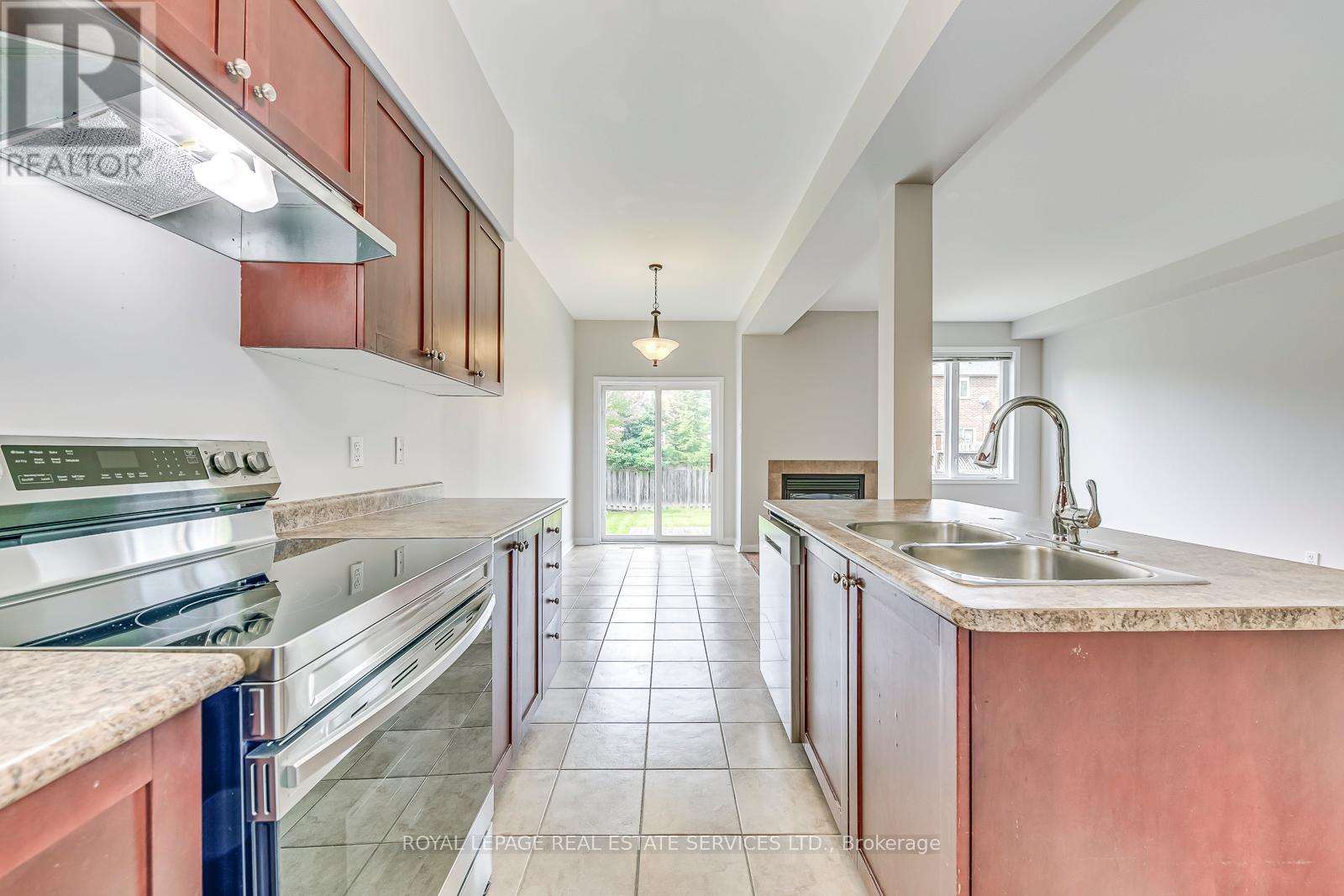 2268 Highcroft Road, Oakville, Ontario  L6M 4Y4 - Photo 11 - W13233126