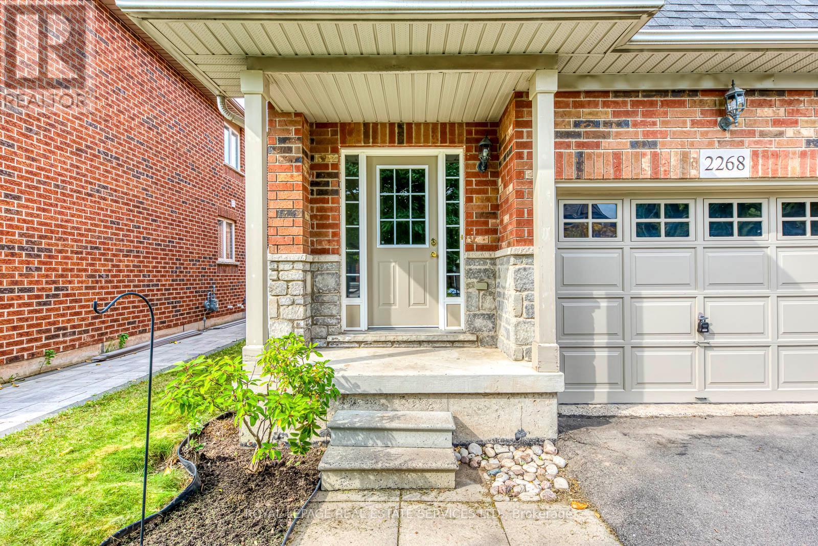 2268 Highcroft Road, Oakville, Ontario  L6M 4Y4 - Photo 2 - W13233126