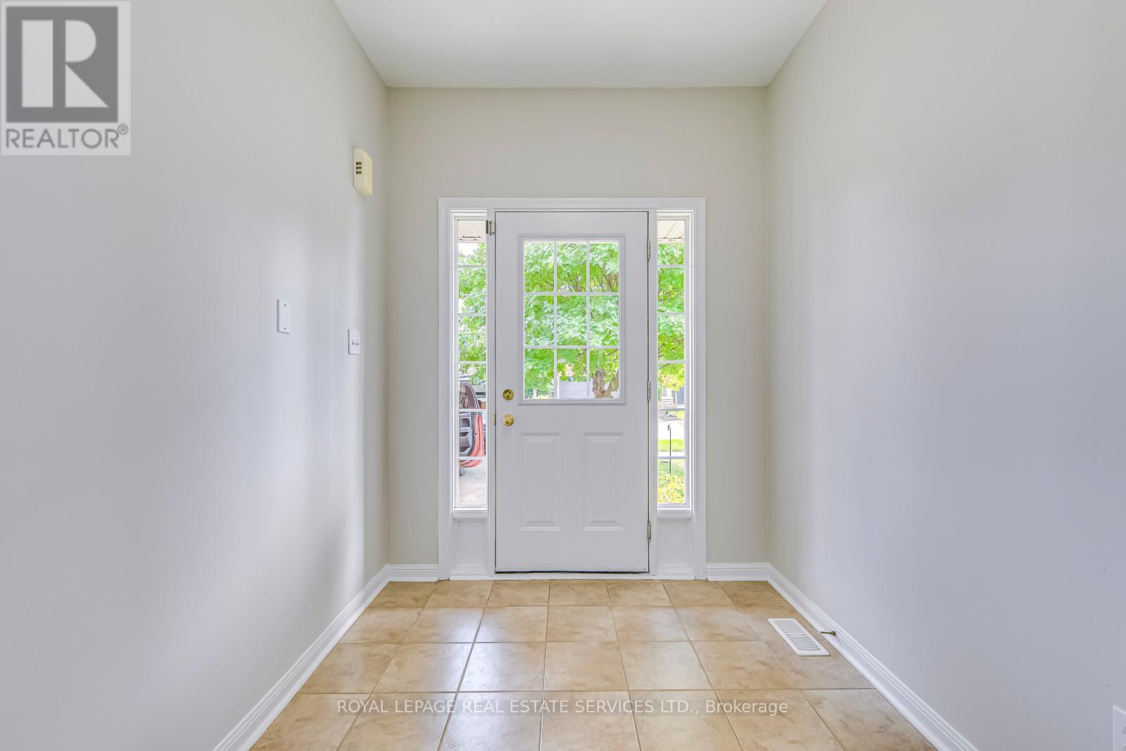 2268 Highcroft Road, Oakville, Ontario  L6M 4Y4 - Photo 3 - W13233126