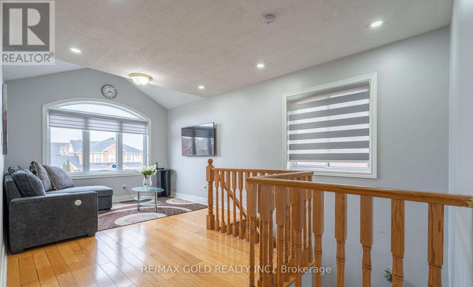 8 Bayridge Drive, Brampton, Ontario  L6P 2H8 - Photo 17 - W13233160