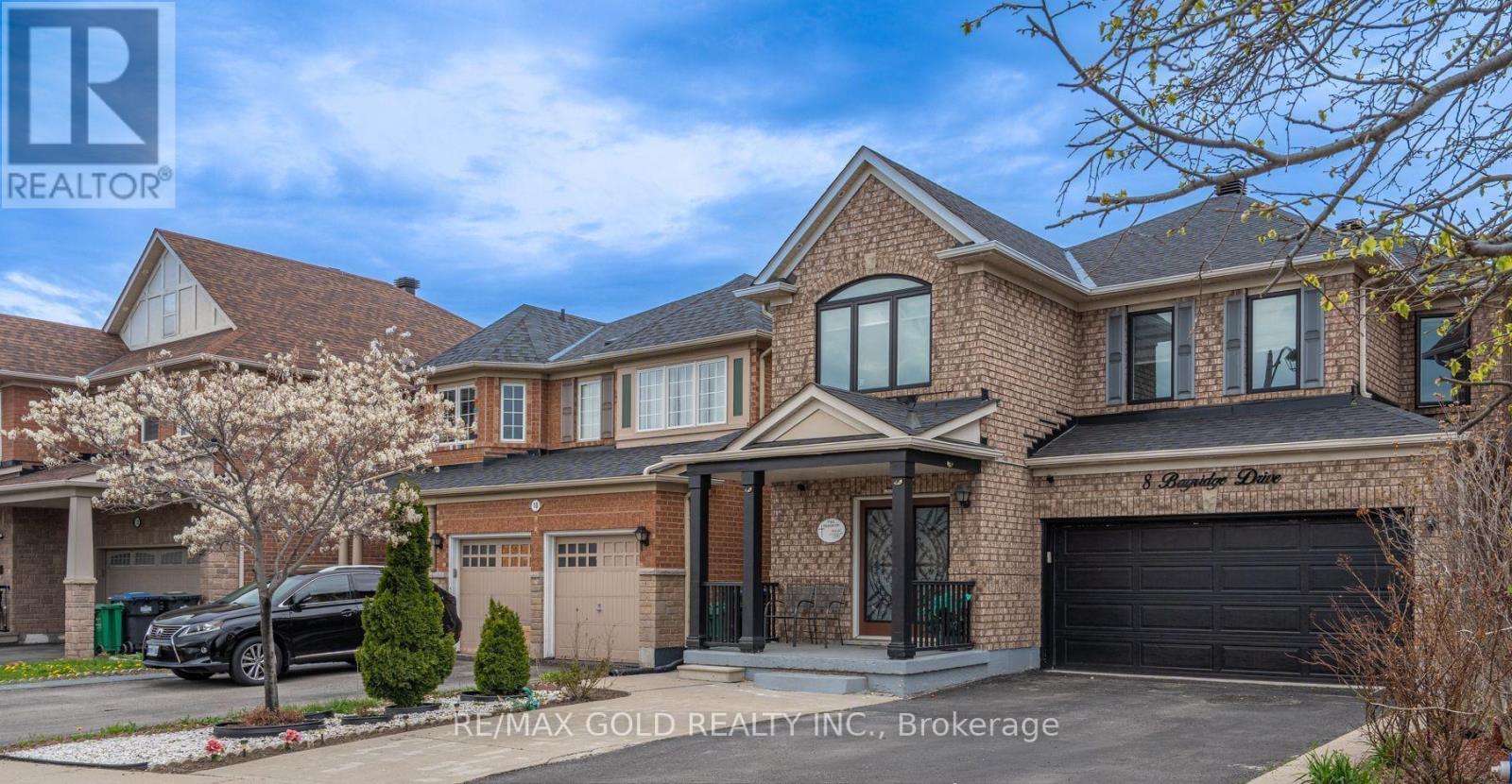 8 Bayridge Drive, Brampton, Ontario  L6P 2H8 - Photo 2 - W13233160