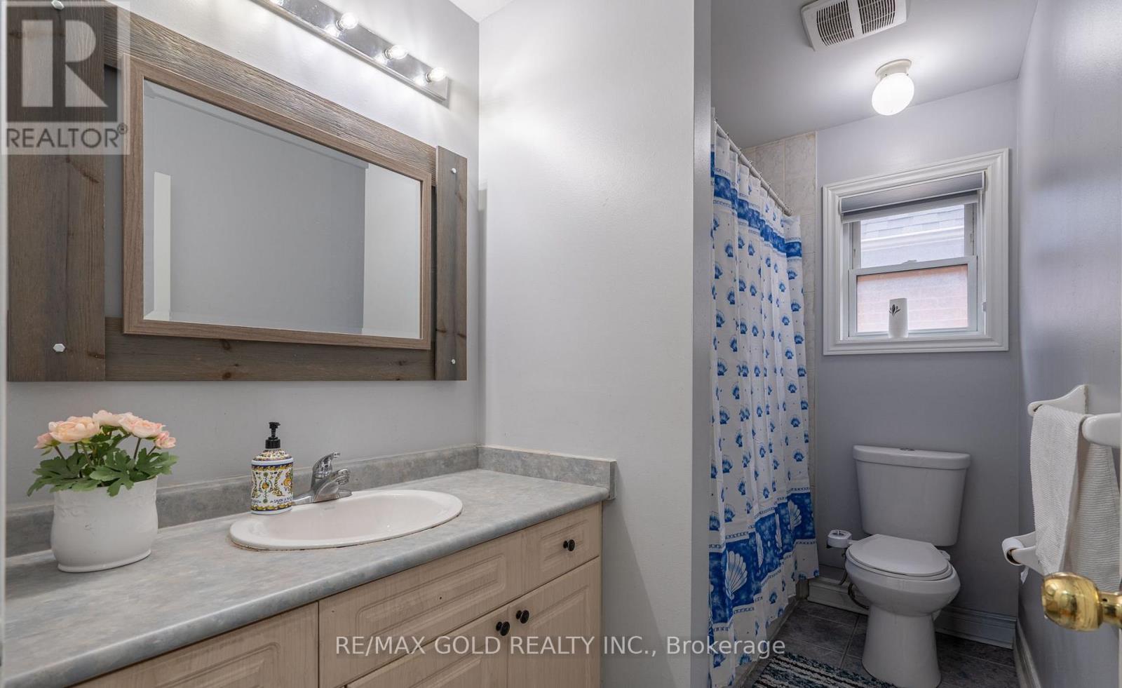 8 Bayridge Drive, Brampton, Ontario  L6P 2H8 - Photo 31 - W13233160