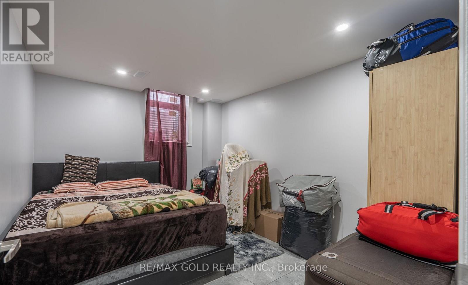 8 Bayridge Drive, Brampton, Ontario  L6P 2H8 - Photo 39 - W13233160
