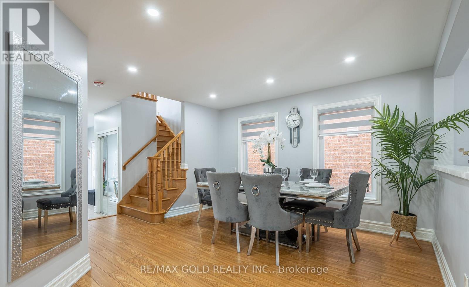 8 Bayridge Drive, Brampton, Ontario  L6P 2H8 - Photo 8 - W13233160