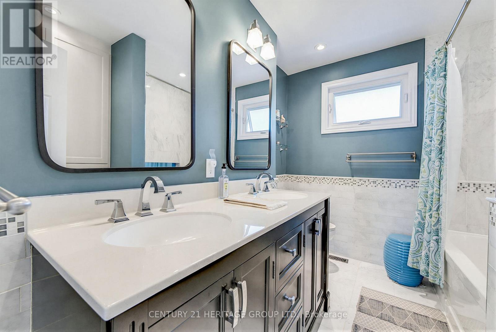 28 Manadon Drive, Toronto, Ontario  M2M 1W6 - Photo 15 - C13231100