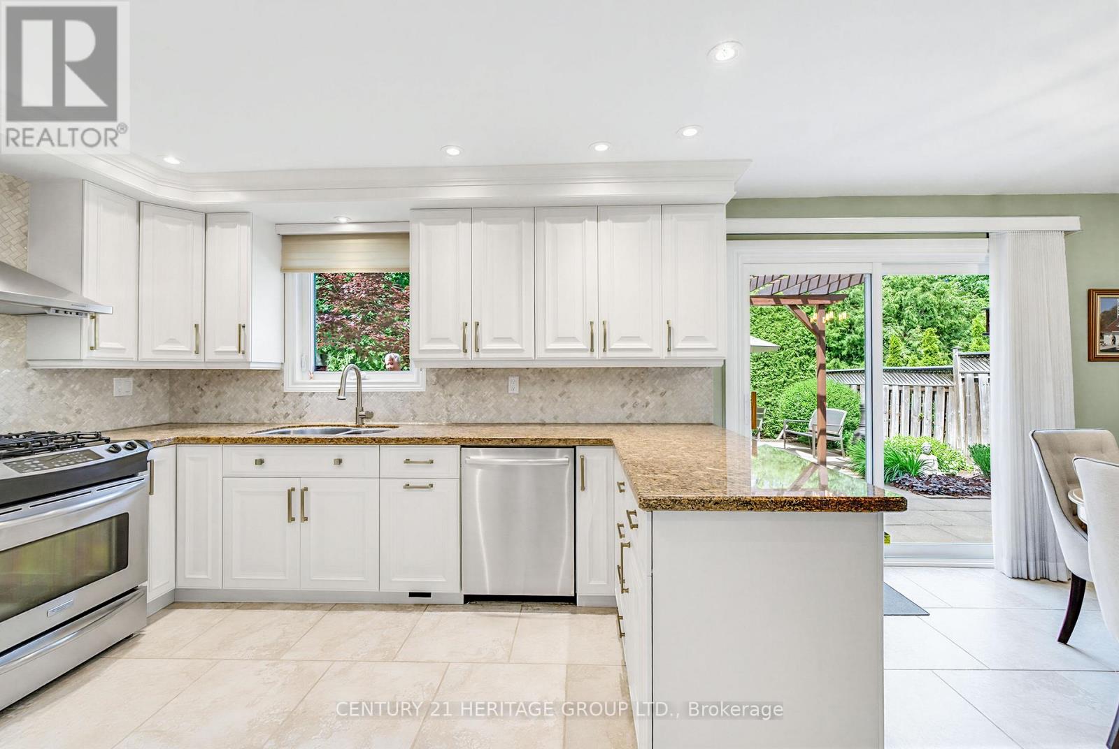 28 Manadon Drive, Toronto, Ontario  M2M 1W6 - Photo 8 - C13231100