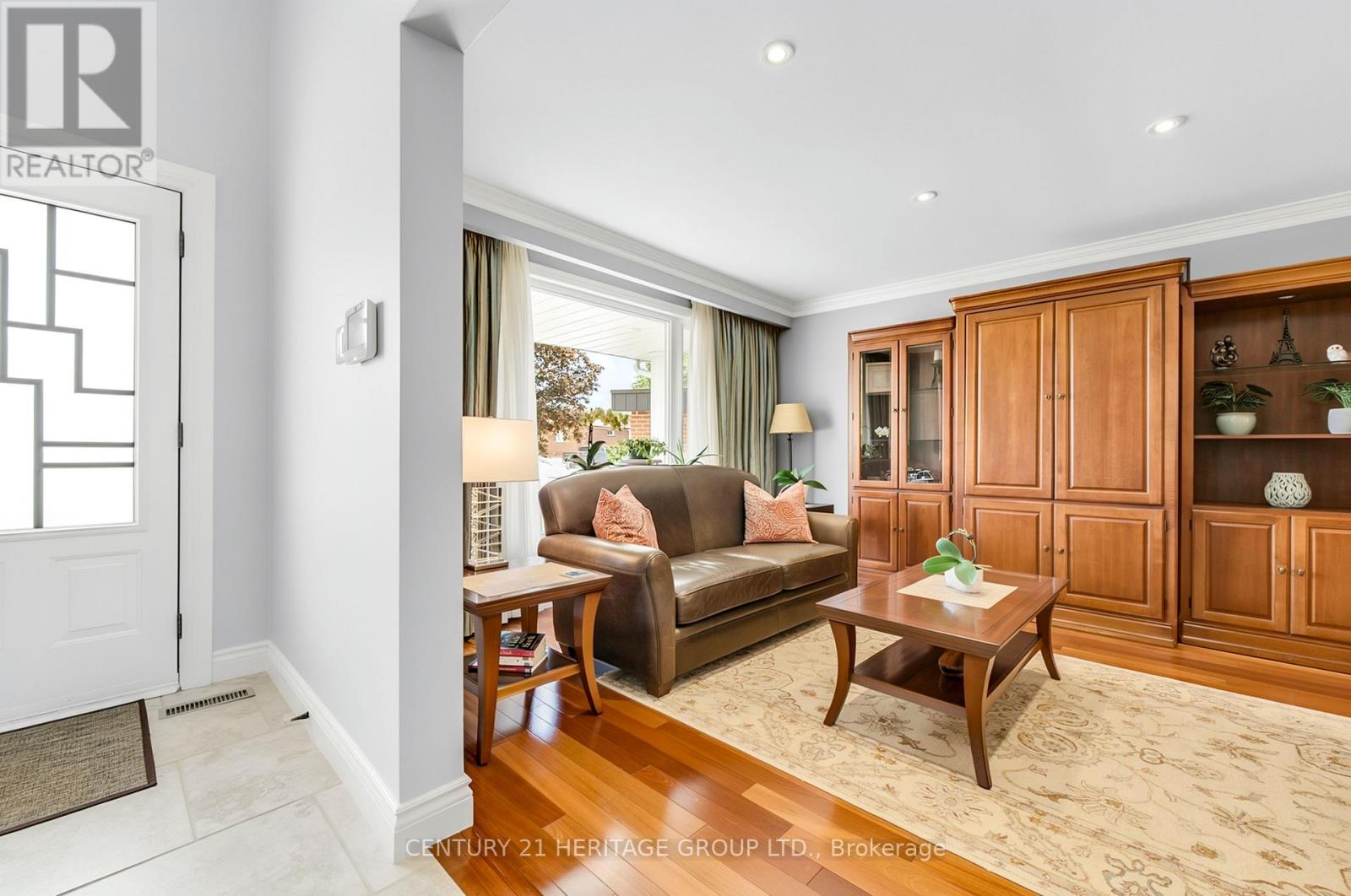 28 Manadon Drive, Toronto, Ontario  M2M 1W6 - Photo 4 - C13231100