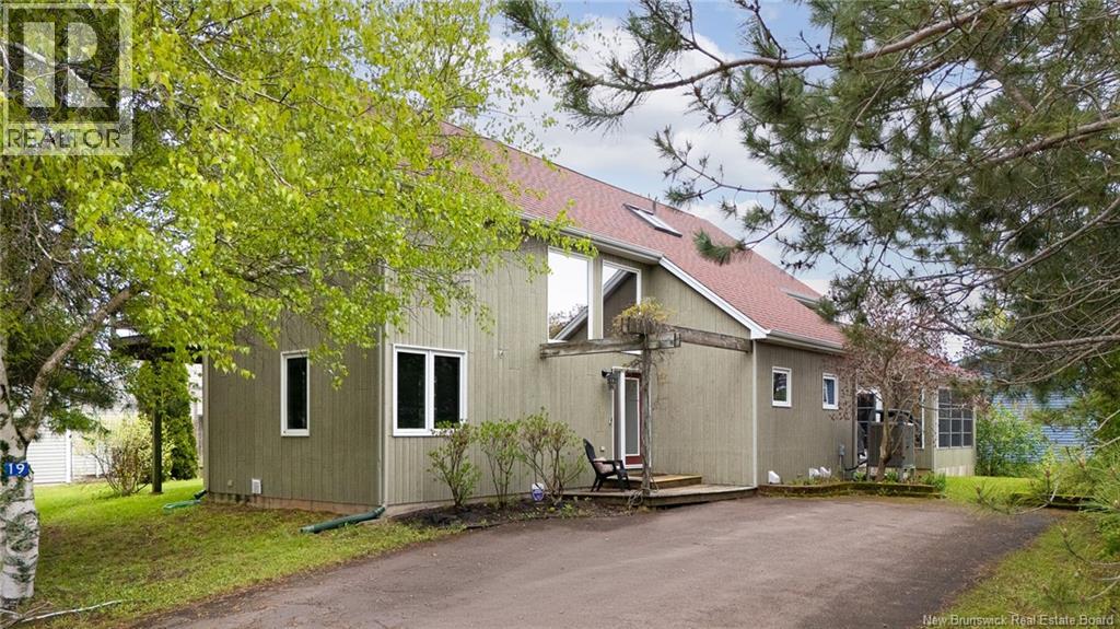 19 Crescent Road, Shediac, New Brunswick  E4P 4B3 - Photo 1 - NB140813