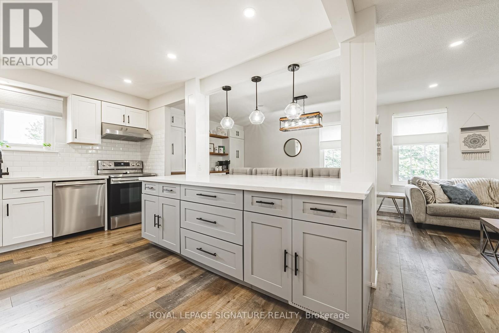 16 Apex Court, Hamilton, Ontario  L8J 1J2 - Photo 4 - X13232804