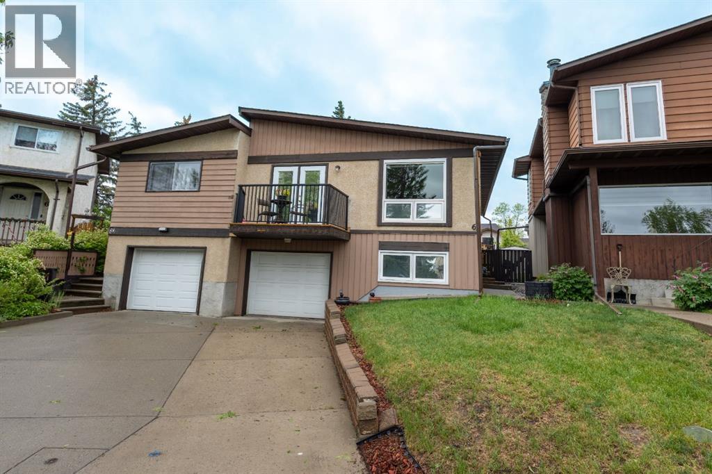 62 Berkley Close Nw, Calgary, Alberta  T3K 1B3 - Photo 1 - A2317180